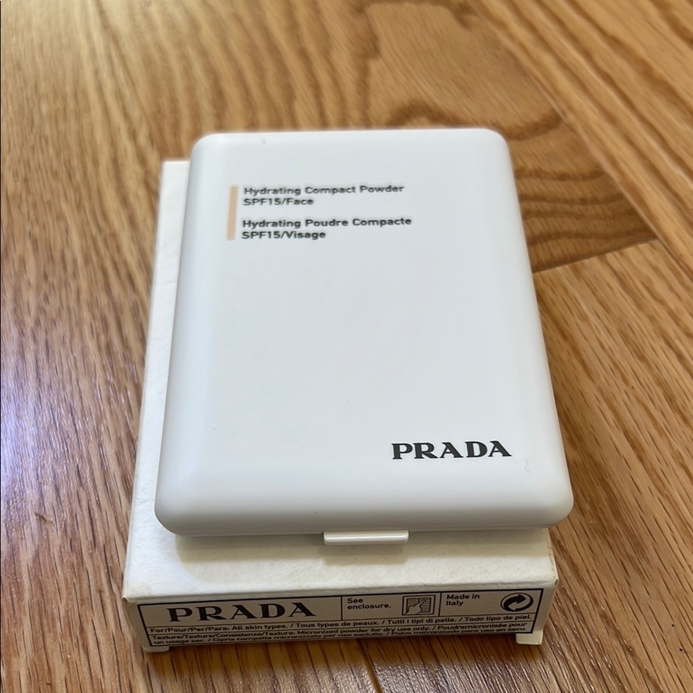 Prada hydrating compact face Powder ,SPF 15. Medium refill.